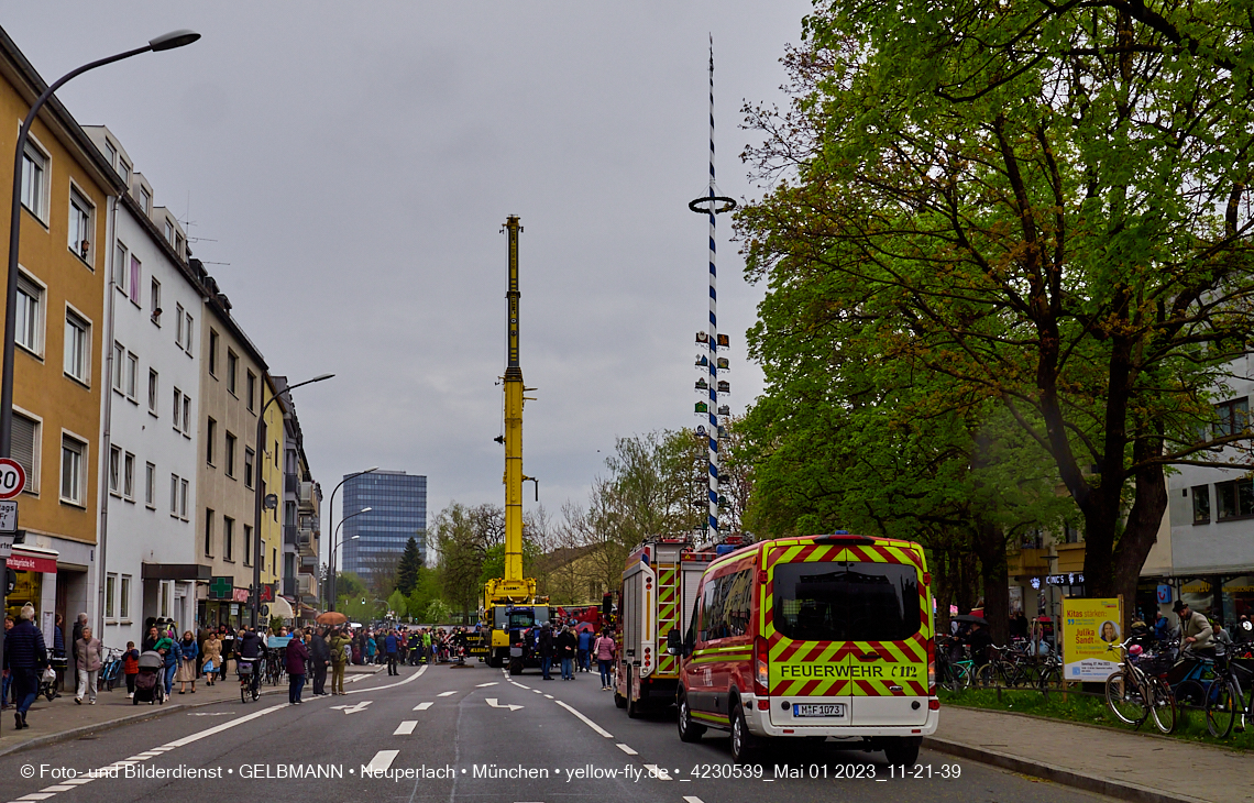 01.05.2023 - Maibaumaufstellung in Berg am Laim